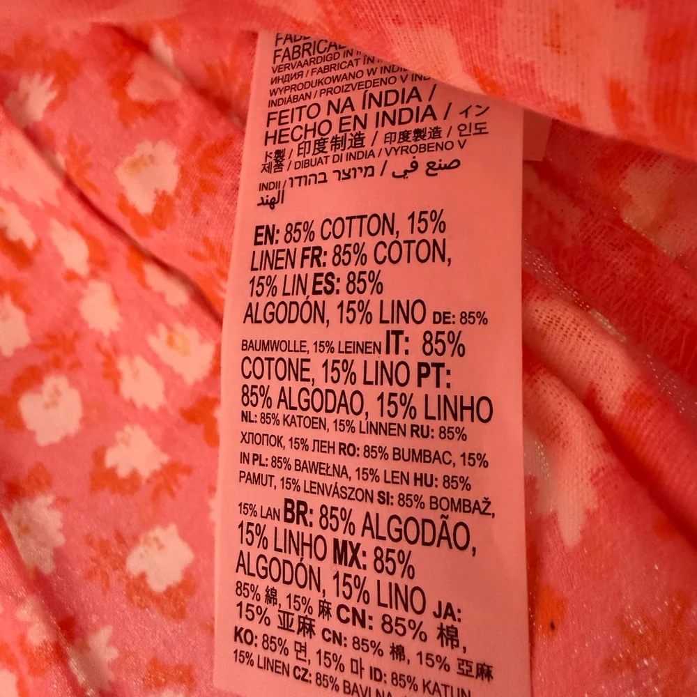 Billabong NWT Women's Pink Floral Shorts size small - Picture 4 of 4